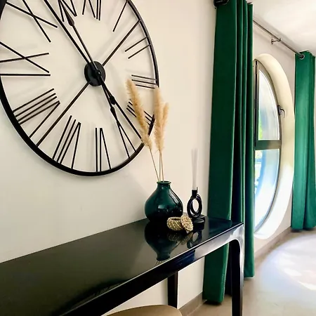 Magnifique 120m2 Climatise Centre Ним